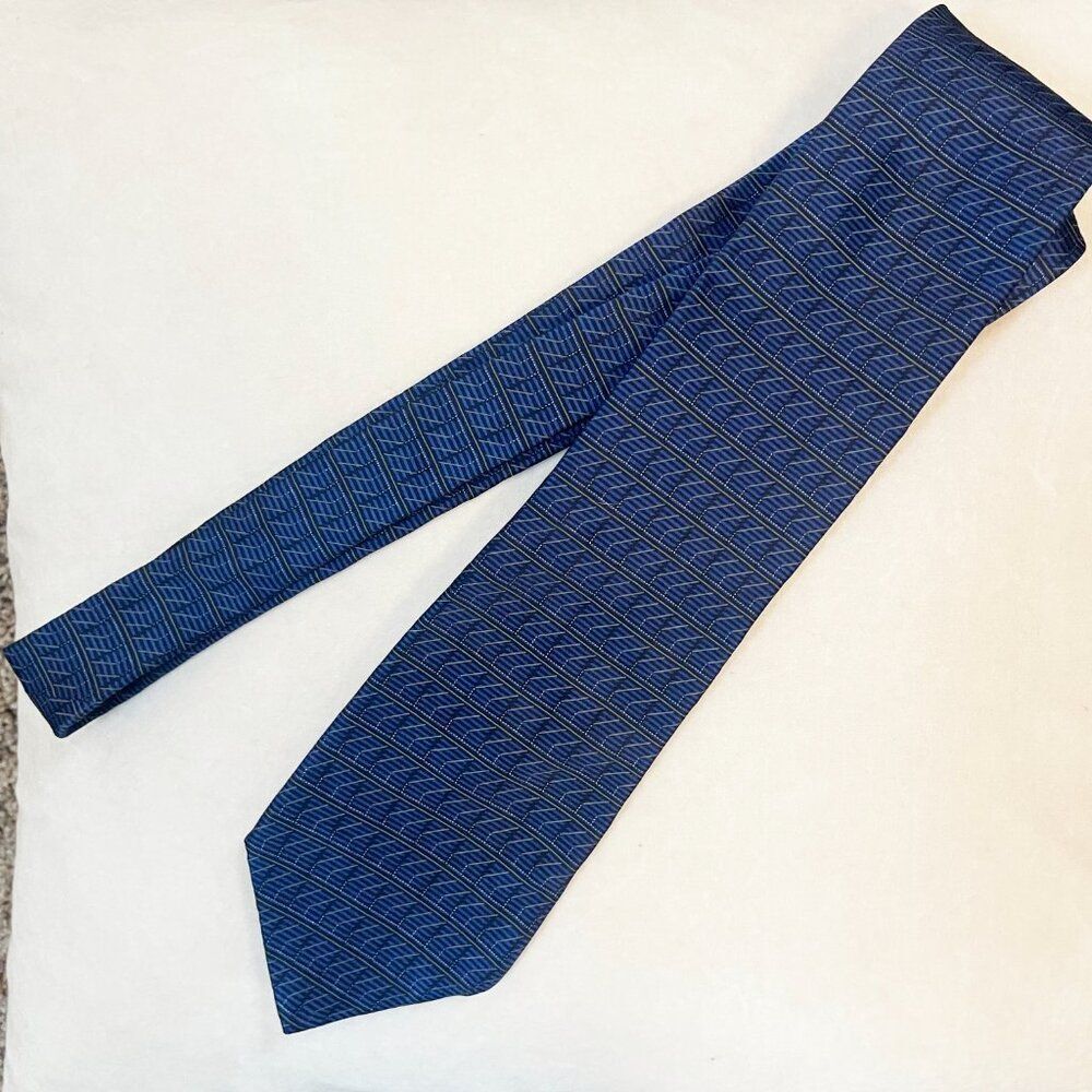 DKNY 100% Silk Tie Blue Geometric Pattern Classic Mens Neck Tie Designer - Picture 4 of 6